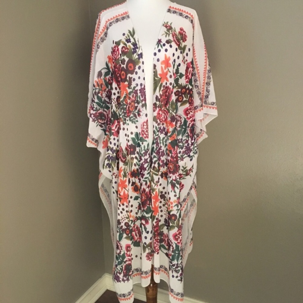 White Floral Kimono - Picture 4 of 8